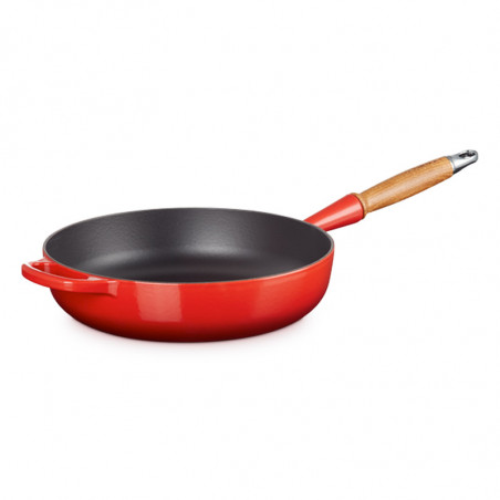 Le Creuset kersenkleurige gietijzeren koekenpan.