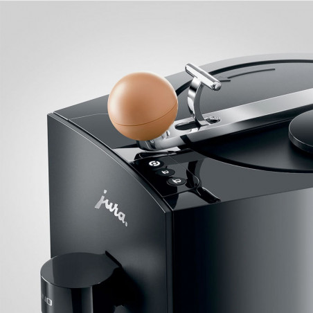 Detail van het handvat van de Jura ONO koffiemachine.
