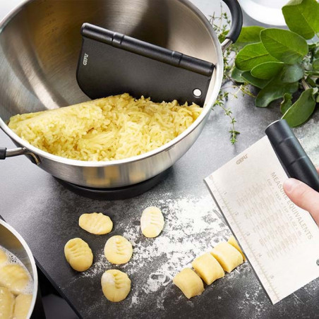 Spatola e tagliapasta Gefu