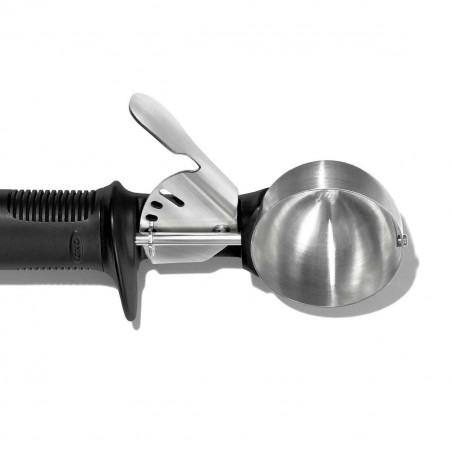 Cuchara para servir helado Trigger de OXO