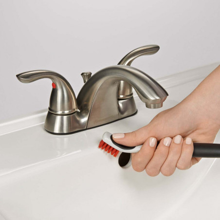 Conjunto de duas escovas para limpeza profunda OXO