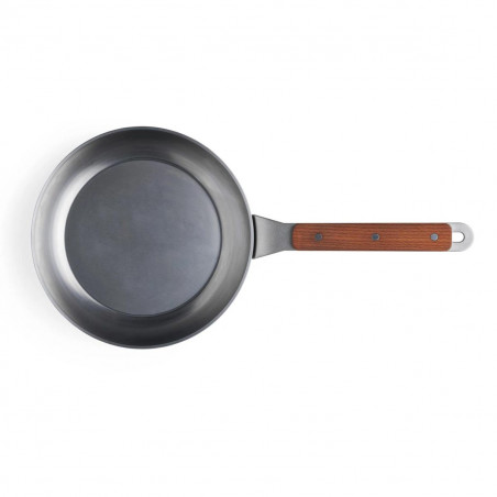 Vista superior de la sartén Carbon Steel 24 cm de Woll en Lecuine.