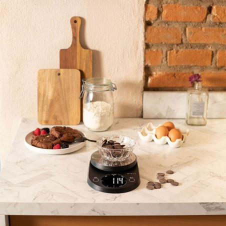 Báscula digital Livoo en la cocina preparando una receta.