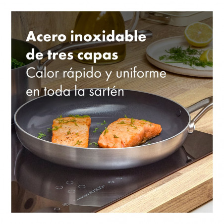 Salmón en sartén OXO Mira Ceramic de acero inoxidable de tres capas