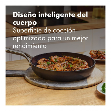 Gambas en la sartén cerámica OXO Ceramic Professional 20 cm, con cuerpo amplio para más superficie de cocción