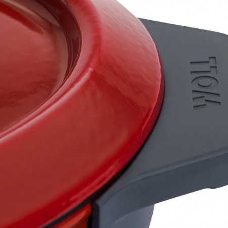 Detail des Griffs am Woll Iron Bräter mit seinem Silikonschützer