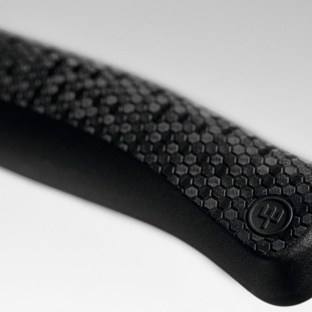 Detalle del mango Hexagon Power Grip de un cuchillo Wüsthof Performer, con textura de panal