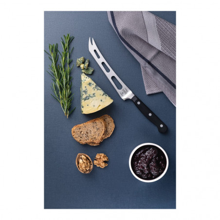 Cuchillo para queso Tramontina Century sobre tabla con queso azul, pan y nueces