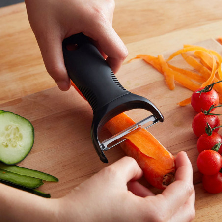 L'éplucheur à pendule OXO Y pour les peaux épaisses