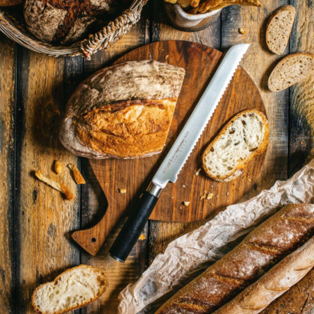 Samura MO-V Brotmesser in Aktion