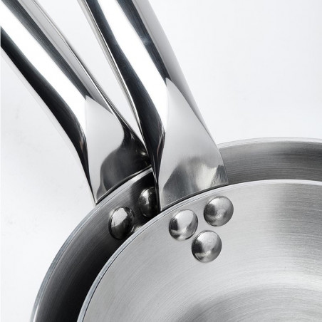 Dettaglio manico Padella in acciaio inox De Buyer Alchimy Dettaglio manico Padella in acciaio inox De Buyer Alchimy