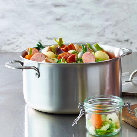 Casserole en acier inoxydable De Buyer Alchimy en cours d'utilisation