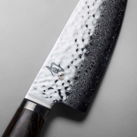 Detail der Klinge des Kai Shun Premier Chef Messers