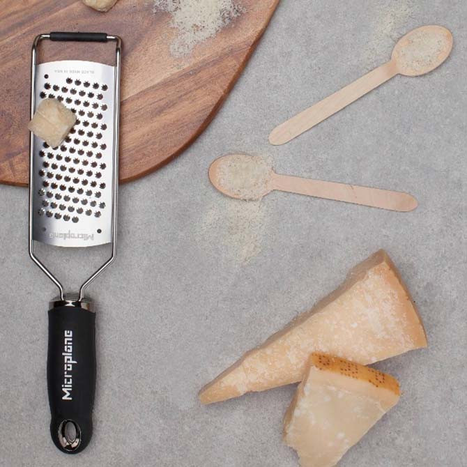 Royal Cuisine Grattugia In Acciaio Inox Con Manico Antiscivolo: Perfetta Per Formaggio, Zenzero, Aglio, Scorza Di Limone