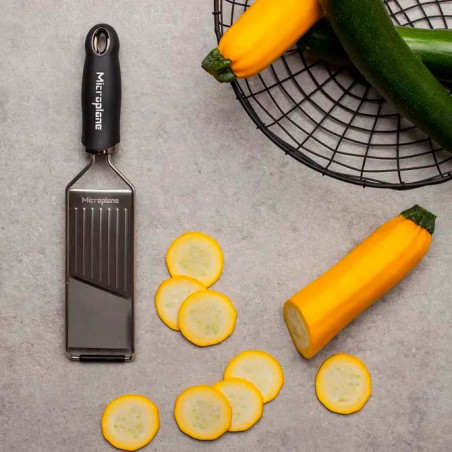 Stalen mandoline met Microplane Gourmet-beschermer