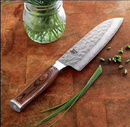 Cuchillo Santoku Shun Classic kai 18 cm. hoja alveolada. Muy afilado