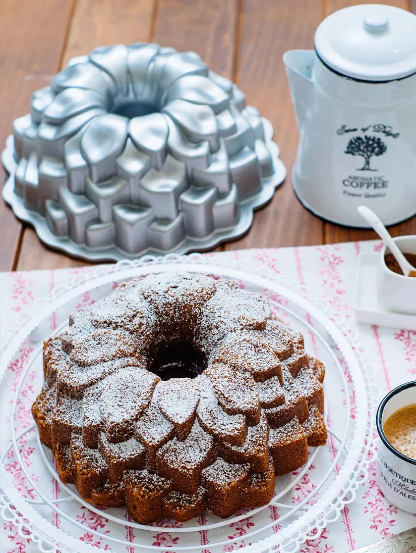 Bundt Cake preparado en un molde Blossom de Nordic Ware