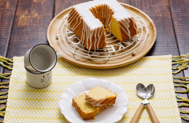 Bundt Cake de coco y naranja, receta fácil para hornearlo