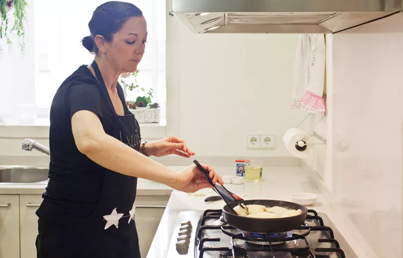 Cocinando con una buena sartén te hace distrutar