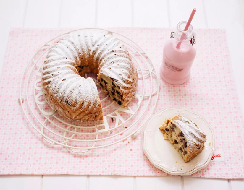 ¡listo para disfrutar! Delicioso Bundt Cake de plátano y chocolate