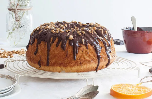 Bundt cake de chocolate y pipas