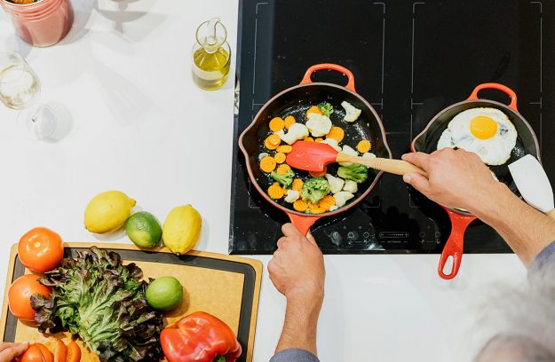 Cocinando en una placa de inducción ¿cómo elegir la tuya?