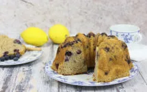 Bundt cake limón con arándanos