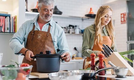 Cocinando con las sartenes saludables de la comparativa