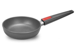 A frigideira para todas as preparações